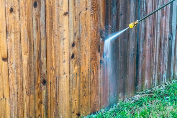 Fence Washing in Kirkland