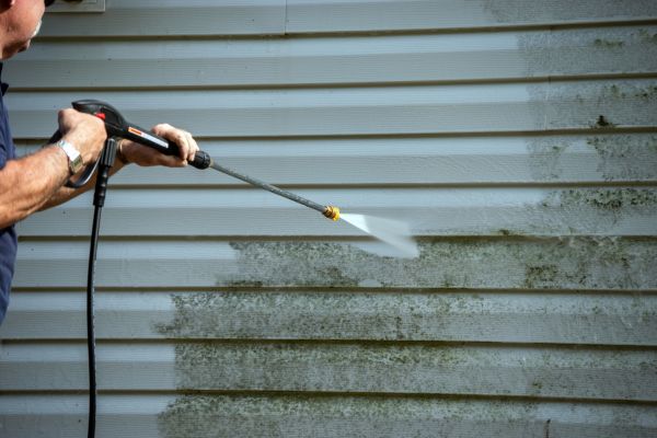 Vinyl Siding Power Washing in Kirkland