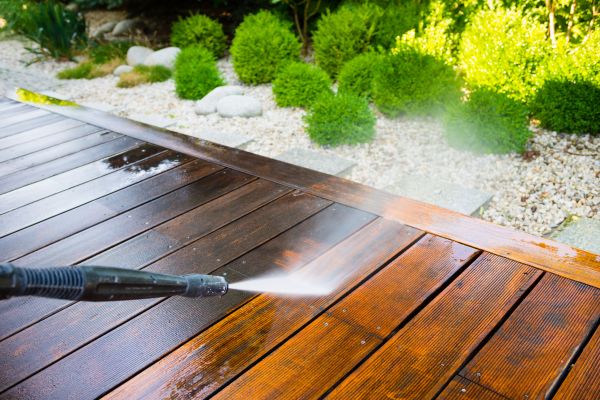 Deck Cleaning in Kirkland
